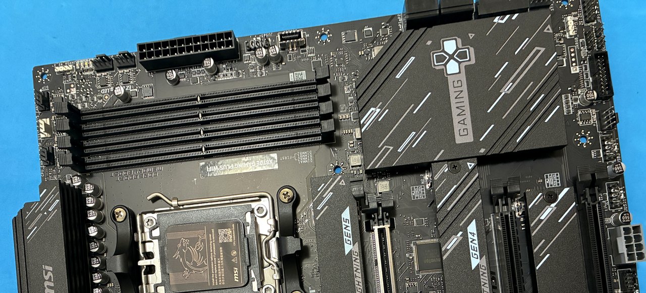 Scelta della piattaforma AM5: scheda madre MSI X870E Gaming Plus WiFi in laboratorio a Brugherio