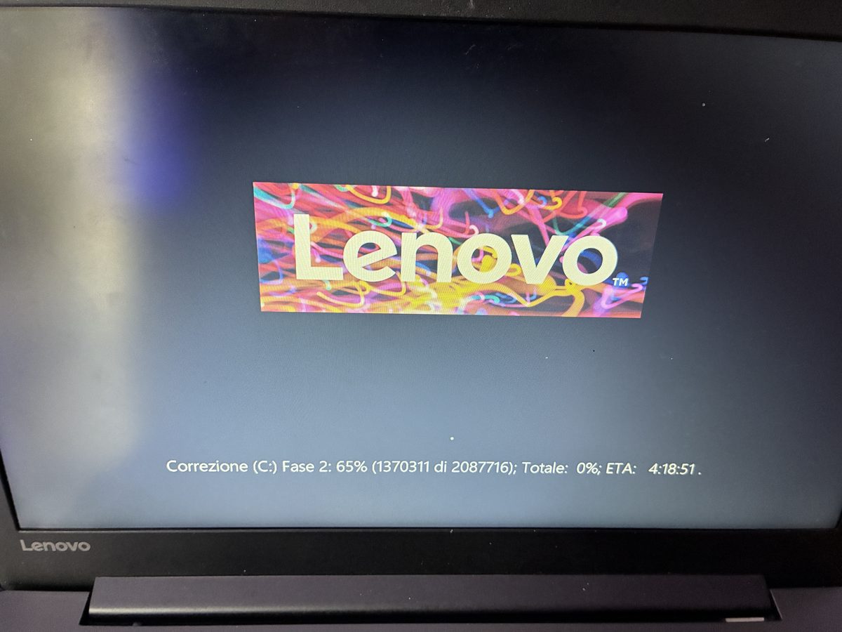 CHKDSK in corso 'Correzione (C:) Fase 2 65 percento' su notebook Lenovo dopo aver disattivato Secure Boot - cliente di Gorgonzola